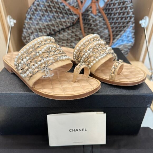 Chanel Interlocking CC Logo Leather Slides Women's Size 38 - Picture 2 of 12